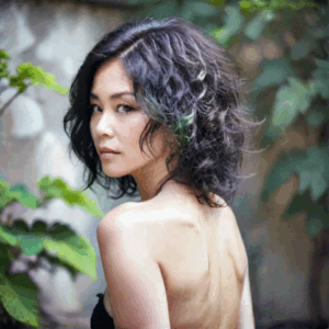 Maïa, 50 ans, asiatique charmante, cherche libertin(e) pour soirées torrides et complices !